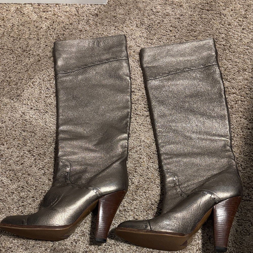 Marc Jacobs Metallic Pewter Knee-High Leather Heeled Boots size 38 Italy, US 7.5